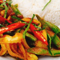 ข้าว ผัดพริกแกง ปลาหมึก