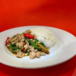 หมูสับผัดกระเพราราดข้าว