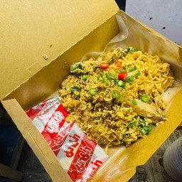 มาม่าผัดกระเพรา