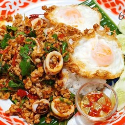 ข้าวกระเพรารวมเพื่อน(หมู/หมึก/กุ้ง) เล็ก พระราม9