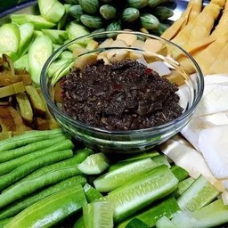 น้ำพริกน้ำปูพร้อมผักลวก