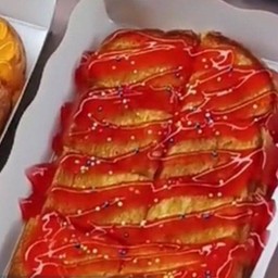 ปังปิ้งราดแยมสตอเบอร์รี่  เรนโบว์