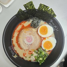 ราเมงซุปกระดูกหมูหม่าล่า