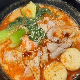 ชาบูอิ่มคุ้ม1000ml.(น้ำซุป+น้ำจิ้ม+หมูรวม+ลูกชิ้นรวม)ฟรีเส้น