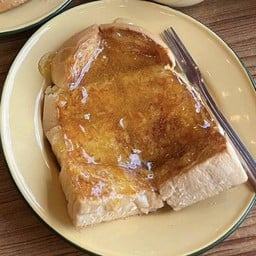 ขนมปังแผ่นปิ้ง ( แยมสัปปะรด )