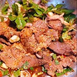 ยำเนื้อย่าง