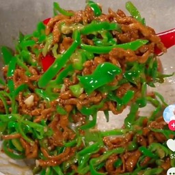 ไก่ผัดพริกหยวกยูนาน