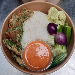 ข้าวน้ำพริกไข่ปู