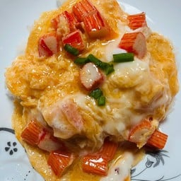 กระเพราไข่ข้น เยิ้มเยิ้ม by ครัวหลังบ้าน