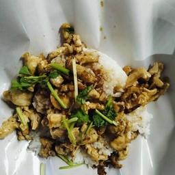ข้าวไก่ทอดกระเทียม
