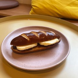 Ang Butter Pretzel/ เพรซเซลเนยฝรั่งเศสถั่วแดงกวน