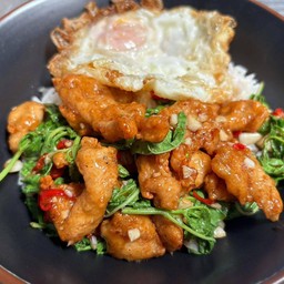 ข้าวกะเพาไก่กรอบ