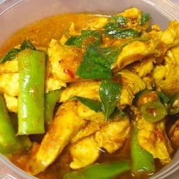 ข้าวเครื่องแกงหมูชิ้น