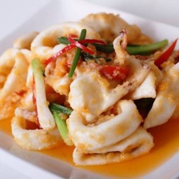 หมึกผัดไข่เค็ม