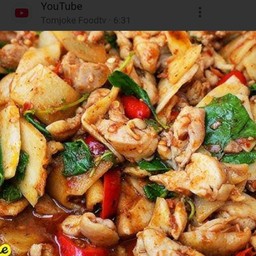 ผัดเผ็ดไก่แกงใต้ใส่หน่อไม้ดอง