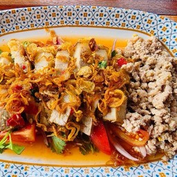 ยำหมูกรอบ