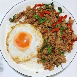 กะเพราพริกแห้ง แม่ใจใต้