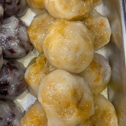 แป้งกลมไส้มันแกวกุ้งแห้งทรงเครื่องหกลูก