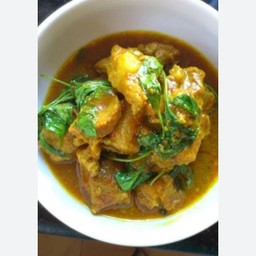 แกงใต้คั่วกระดูกหมูใบยี่หล่า