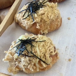 ปังเกลือหมูหยองซอสมาโย