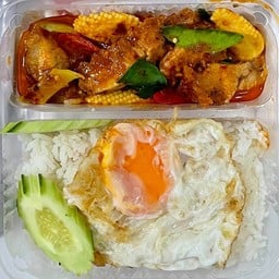 ผัดพริกแกงราดข้าว