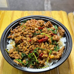 กะเพราหมูสับพริกแห้ง