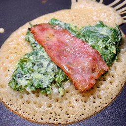 โตเกียวเบคอน-ผักโขม