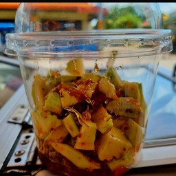 มะม่วงเปรี้ยวคลุกน้ำปลาหวาน