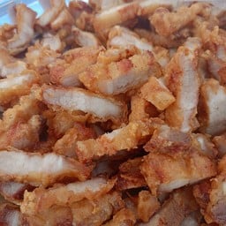 ลูกชิ้นย่าง ข้าวเหนียวไก่-หมูทอด