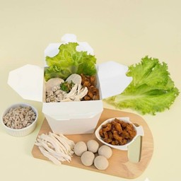 เส้นหมี่รวมมิตร + น้ำพริกหมูกระจก