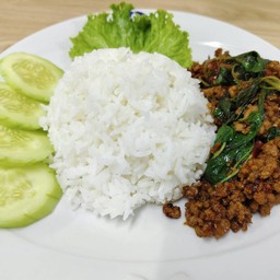 กระเพราหมูชิ้นไข่ดาว