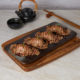 ซูชิเนื้อวากิว 4 คำ