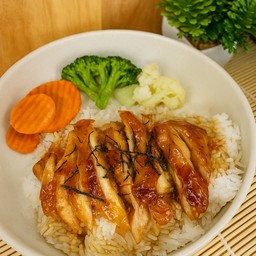 ข้าวหน้าไก่ย่างซีอิ๊วญี่ปุ่น