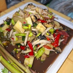 ร้านส้มตำมารุมมาล้อม สาขาตลาดเกษตร ฝั่งลานจอดรถหน้าห้องน้ำ