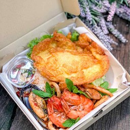 กะเพราทะเลไข่เจียว