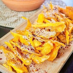 มะม่วงอบแห้งคลุกพริกเกลือแซ่บ 100g