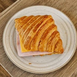 ครัวซองต์ แฮมชีท ชิ้นใหญ่