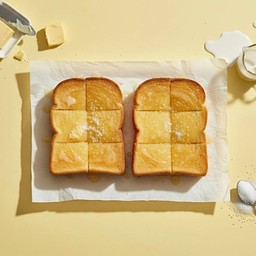 ขนมปังปิ้ง เนย นม น้ำตาล 2 แผ่น