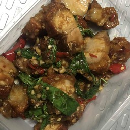 กะเพราหมูกรอบ (เป็นกับข้าว) 120 กรัม