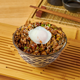 ข้าวหน้าเนื้อวากิวใส่ไข่ออนเซ็น