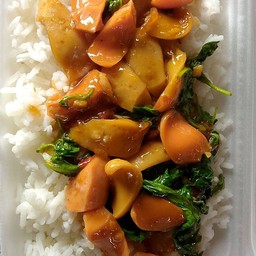 ข้าวราดผัดกระเพราฮอทดอก