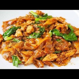 เส้นใหญ่ ผัดซีอิ๊ว หมู