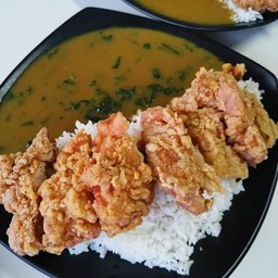 ข้าวแกงกะหรี่ไก่กรอบ + ผักโขม M