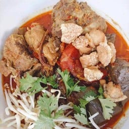 ขนมจีนชามโตสูตรน้ำเงี้ยวเจียงฮาย น้ำยาใต้เมืองลุงเจ็ดยอด