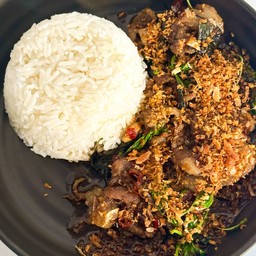 ข้าวสามชั้นสไลด์-ผัดโหระพา