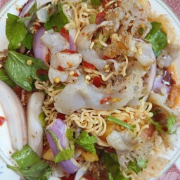 ยำมาม่าแมงกะพรุน