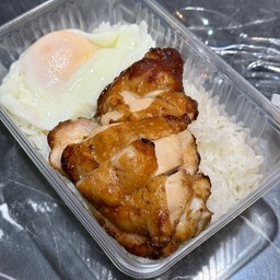 ไก่ย่างหม้ออบ&ไข่ดาวน้ำ by YTA