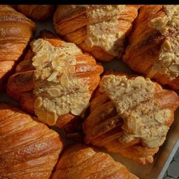 ครัวซองท์อัลมอนด์