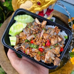 ปลาทูผัดพริกเกลือ ราดข้าว