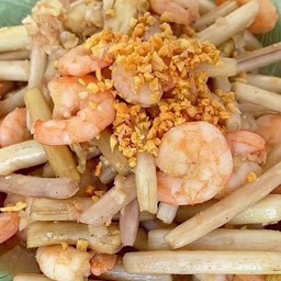 หลดบัวผัดกุ้งเป็นกับข้าว